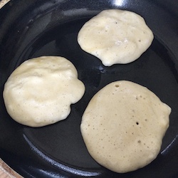 3 Pancakes in Pfanne 2